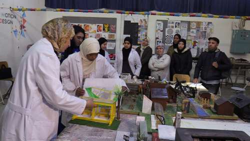 مجسم تصميم خارجي لمحطة انتظار الحافلات موضوع ورشة لشعبة الفنون التطبيقية بالثانوية التقنية بالرشيدية