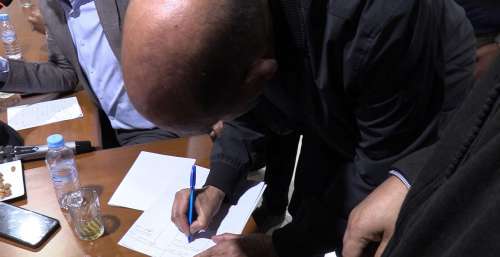 بالفيديو ..التوقيع على بيان ' قصر حول الدبلوماسية الملكية بعيون المثقف المحلي'